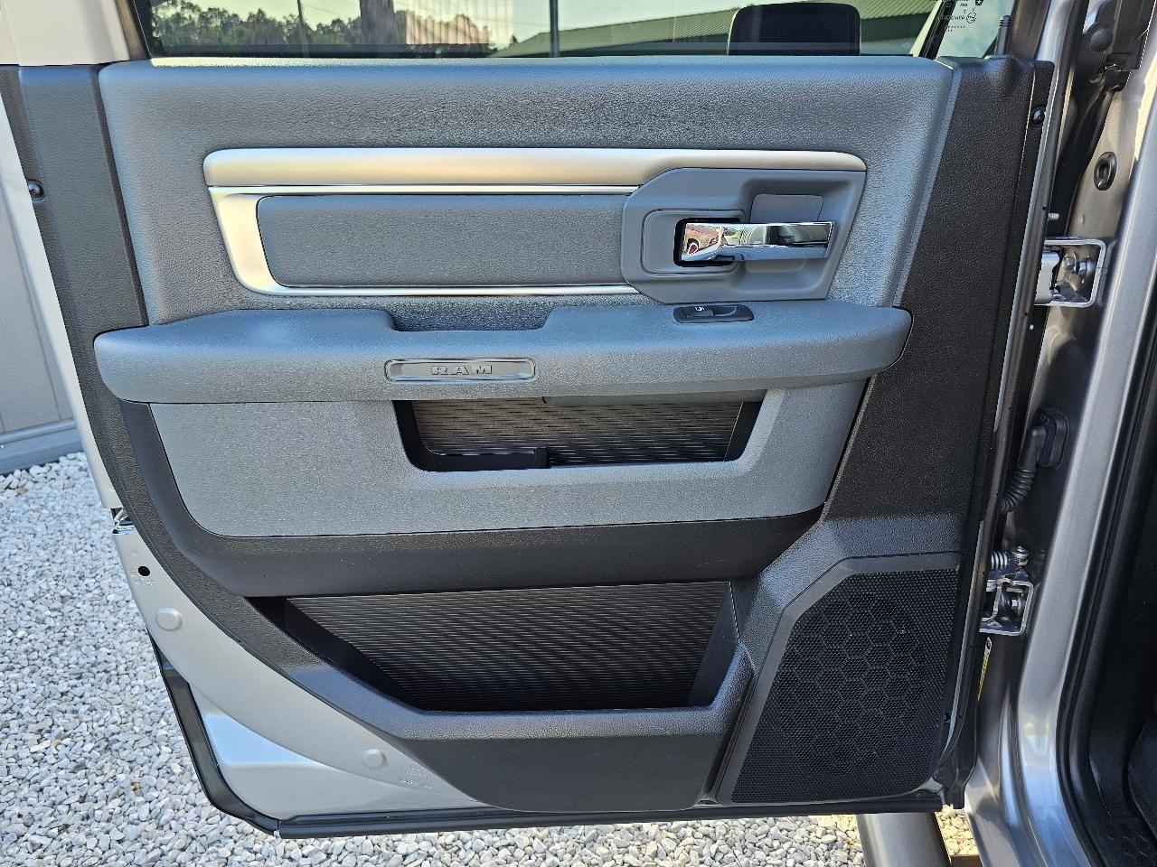 RAM 1500 Classic Big Horn 4x4 Crew Cab 5'7" Box 2019