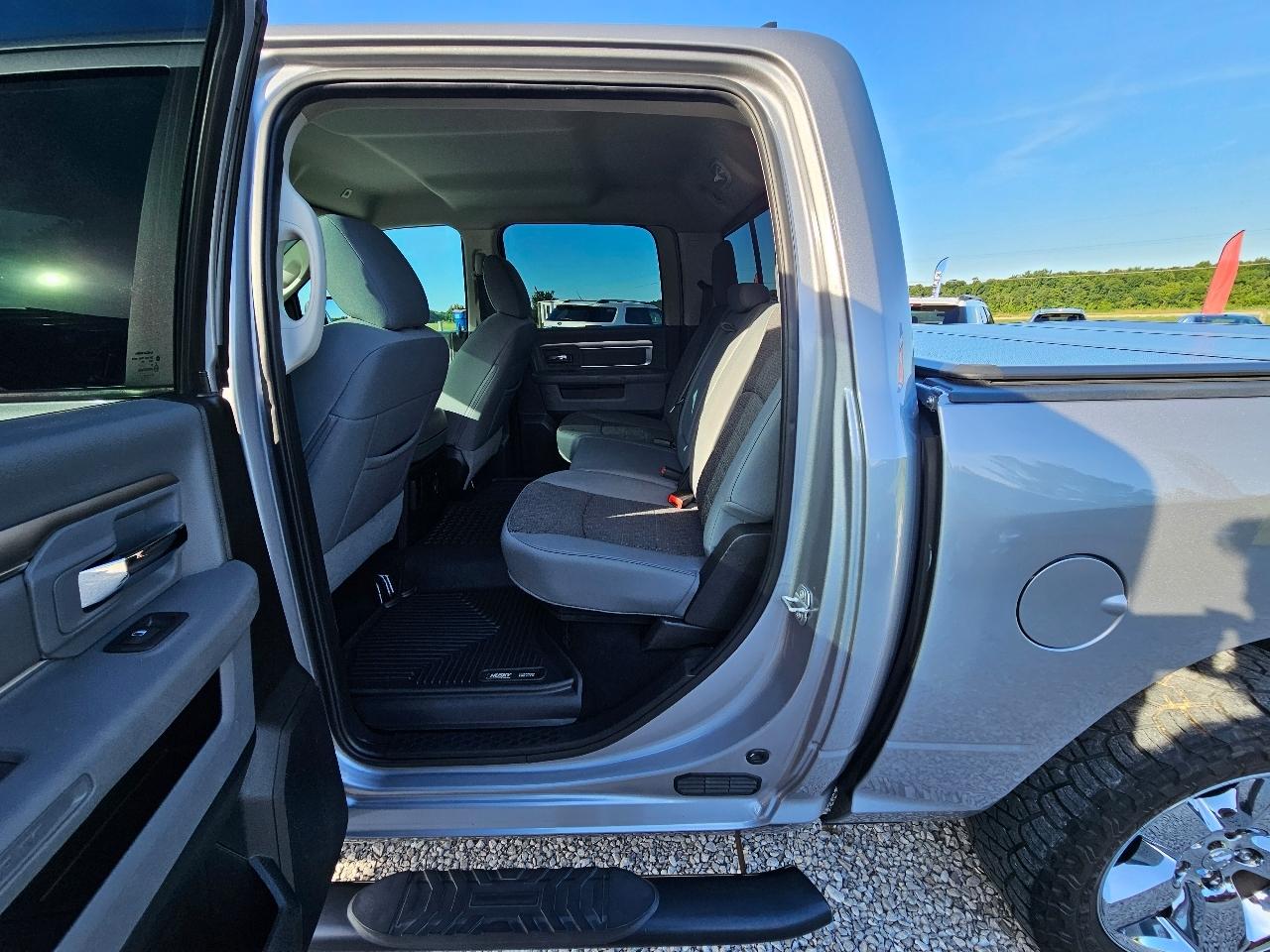 RAM 1500 Classic Big Horn 4x4 Crew Cab 5'7" Box 2019