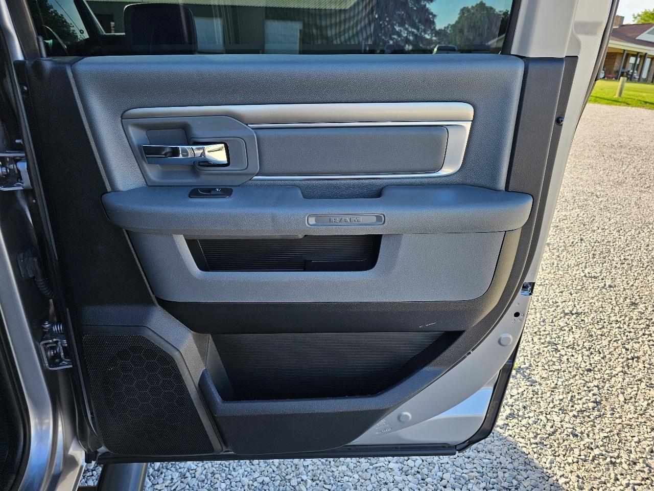 RAM 1500 Classic Big Horn 4x4 Crew Cab 5'7" Box 2019