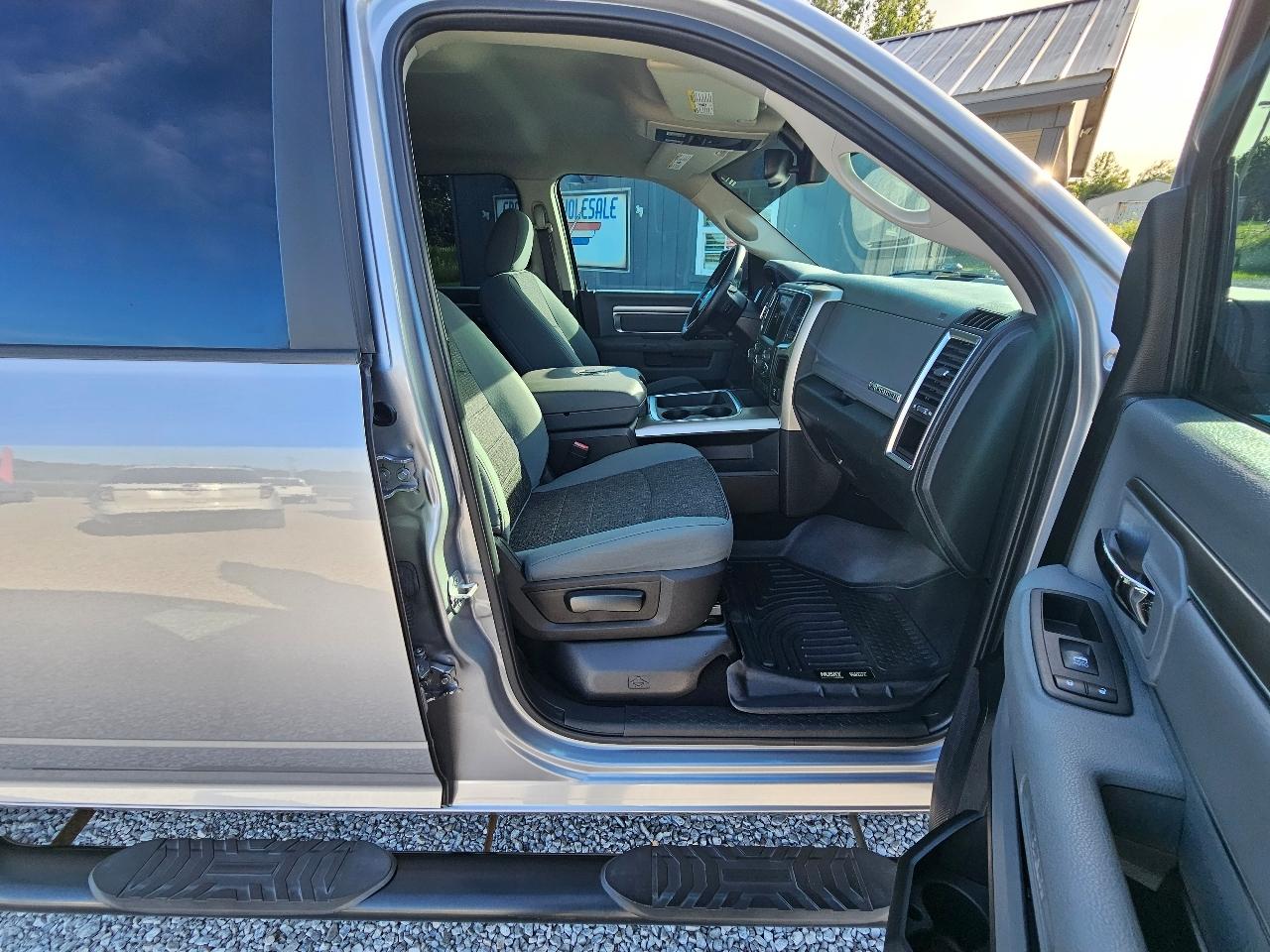 RAM 1500 Classic Big Horn 4x4 Crew Cab 5'7" Box 2019