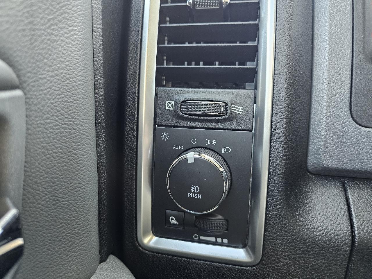 RAM 1500 Classic Big Horn 4x4 Crew Cab 5'7" Box 2019