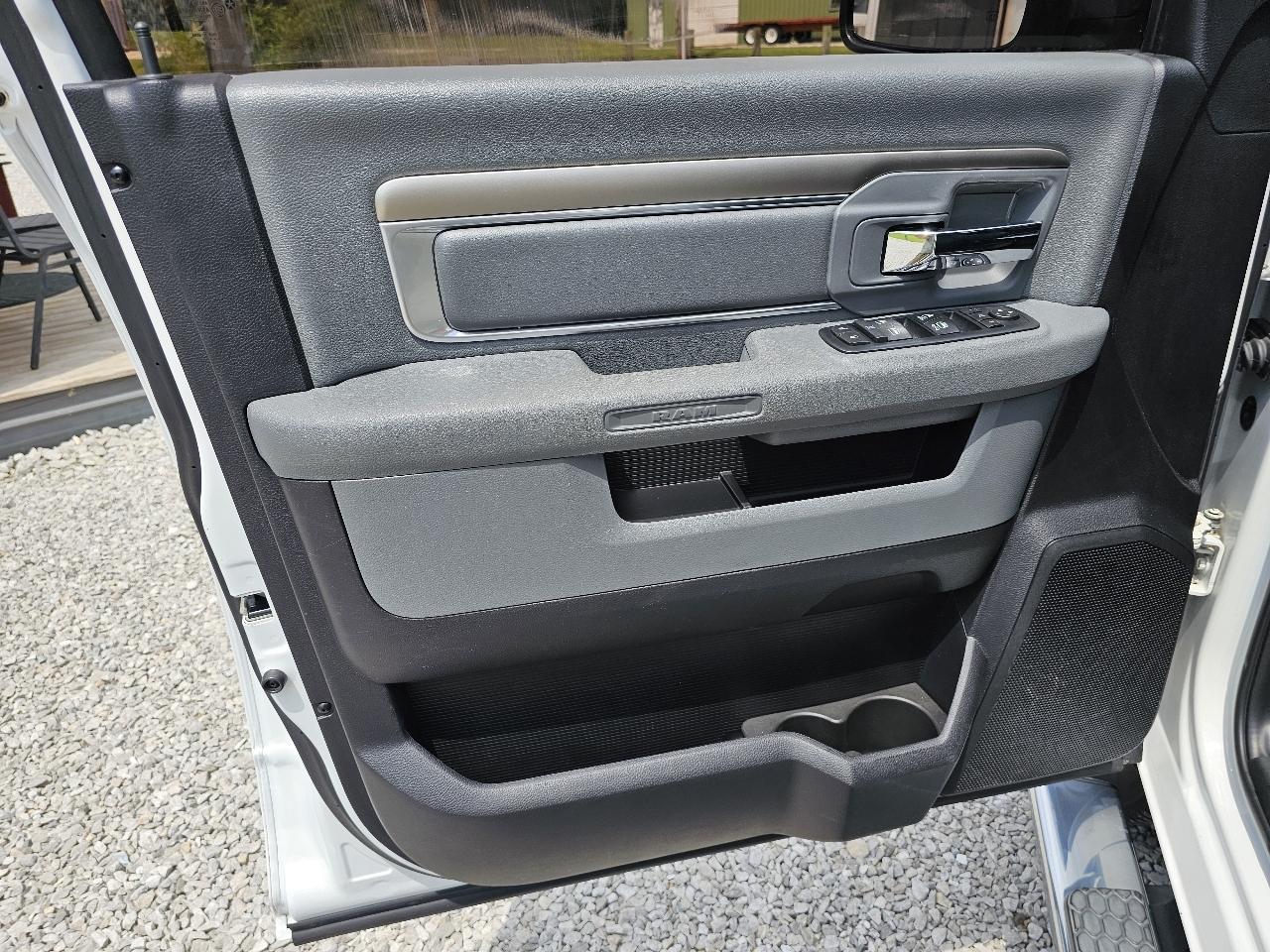 RAM 1500 Big Horn Crew Cab 4WD 2017