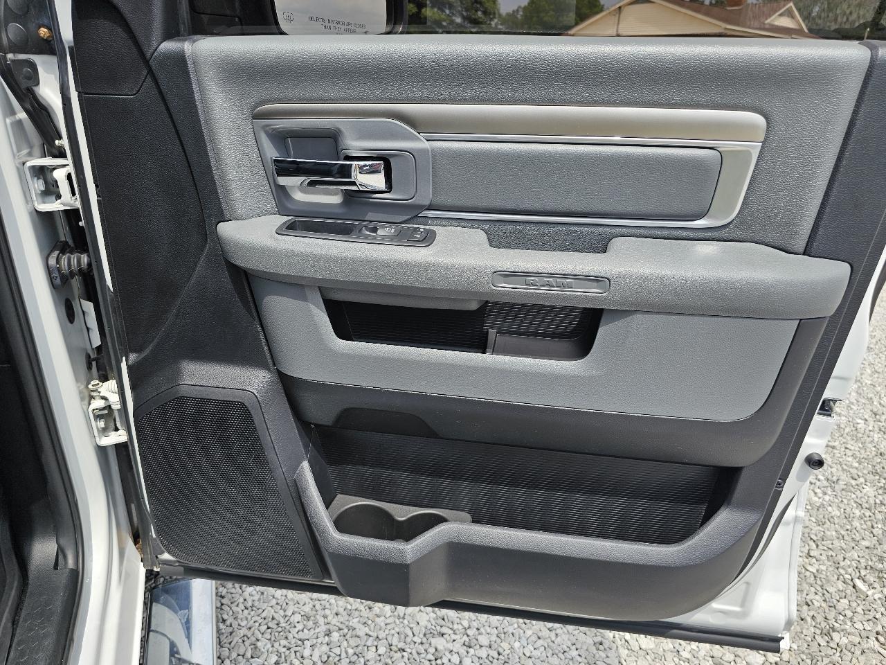 RAM 1500 Big Horn Crew Cab 4WD 2017
