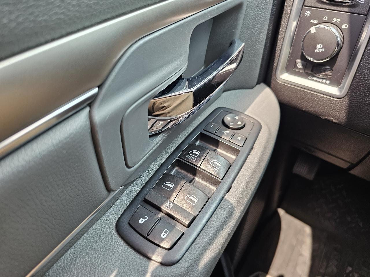 RAM 1500 Big Horn Crew Cab 4WD 2017