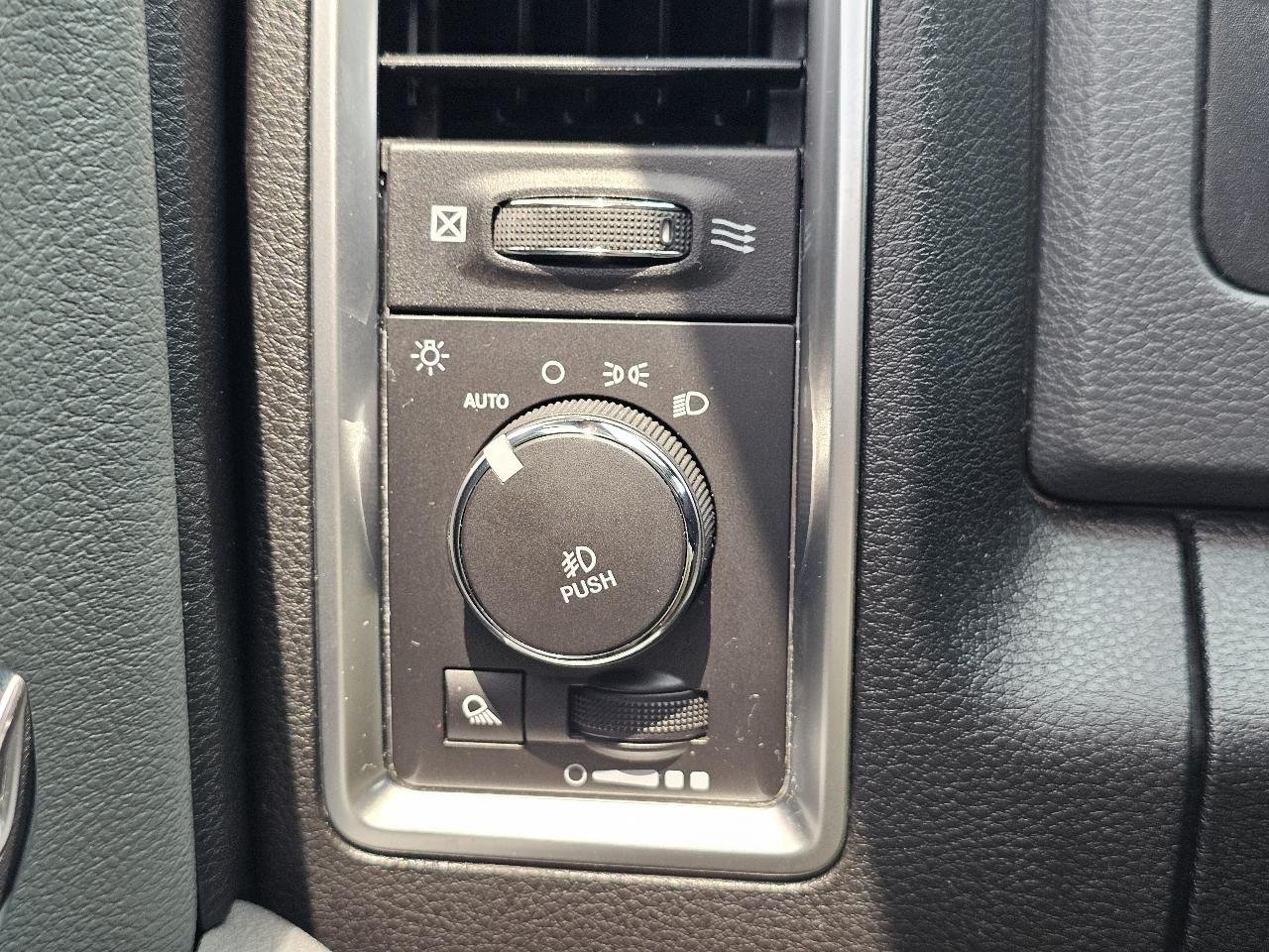 RAM 1500 Big Horn Crew Cab 4WD 2017