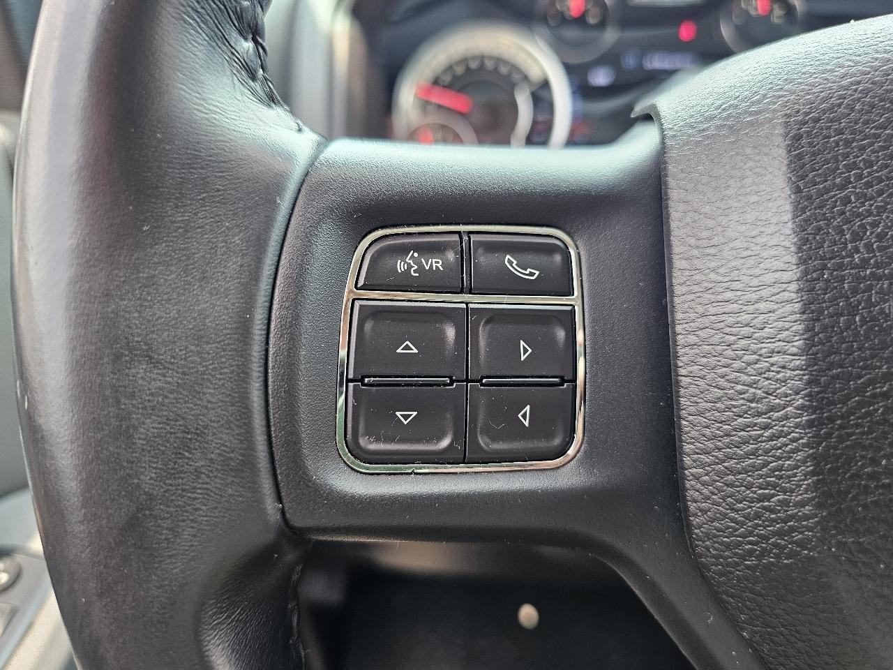 RAM 1500 Big Horn Crew Cab 4WD 2017