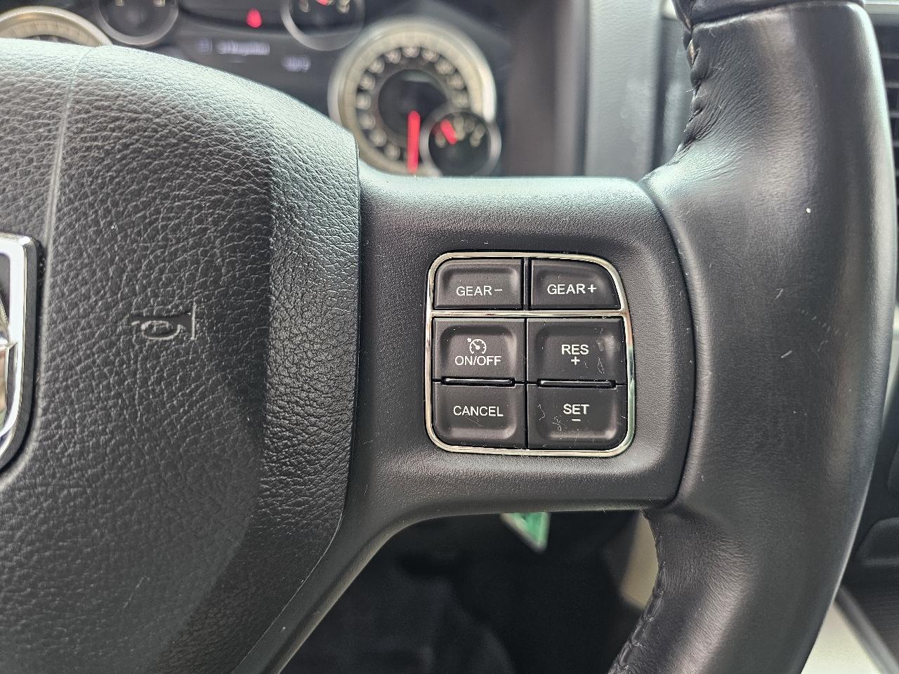 RAM 1500 Big Horn Crew Cab 4WD 2017
