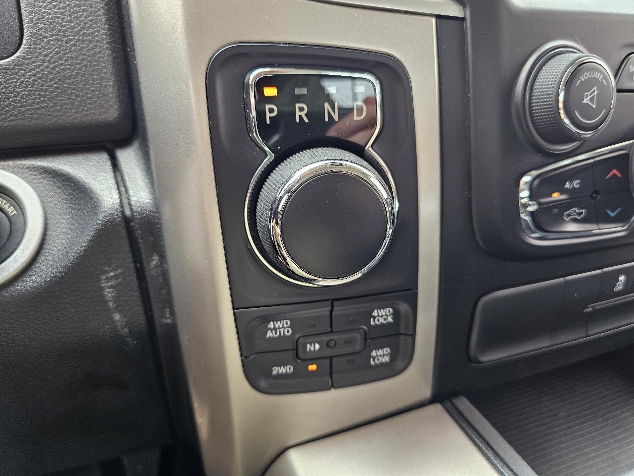 RAM 1500 Big Horn Crew Cab 4WD 2017