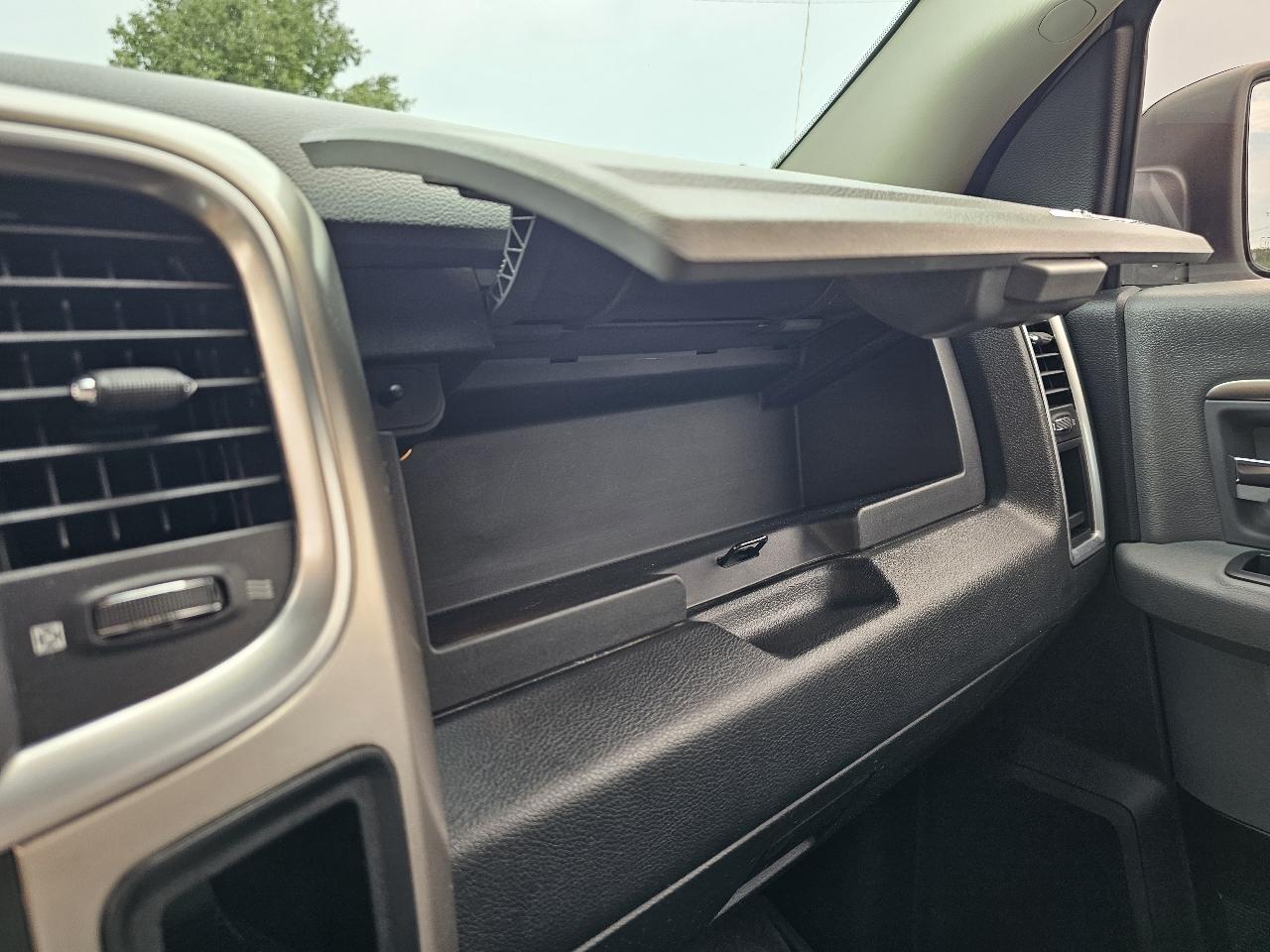 RAM 1500 Big Horn Crew Cab 4WD 2017