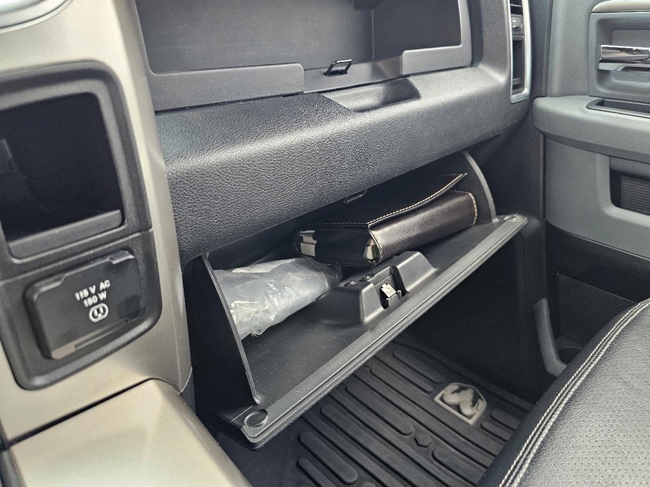 RAM 1500 Big Horn Crew Cab 4WD 2017