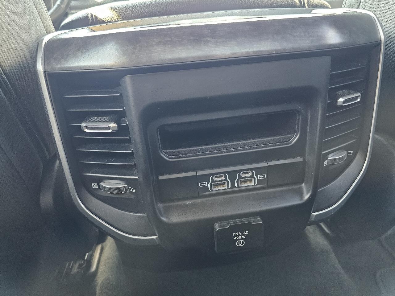 RAM 1500 Big Horn Quad Cab 4WD 2021