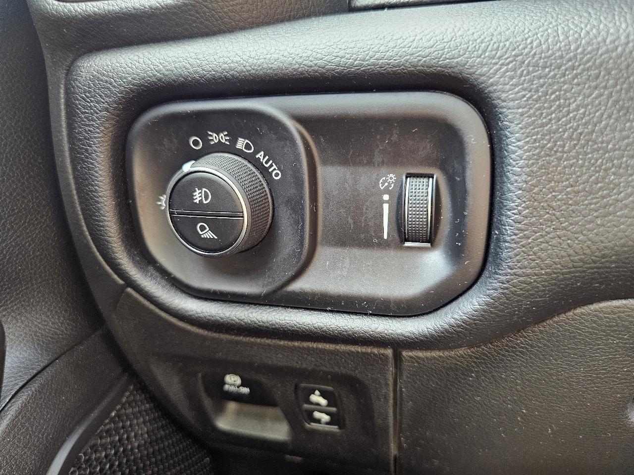 RAM 1500 Big Horn Quad Cab 4WD 2021