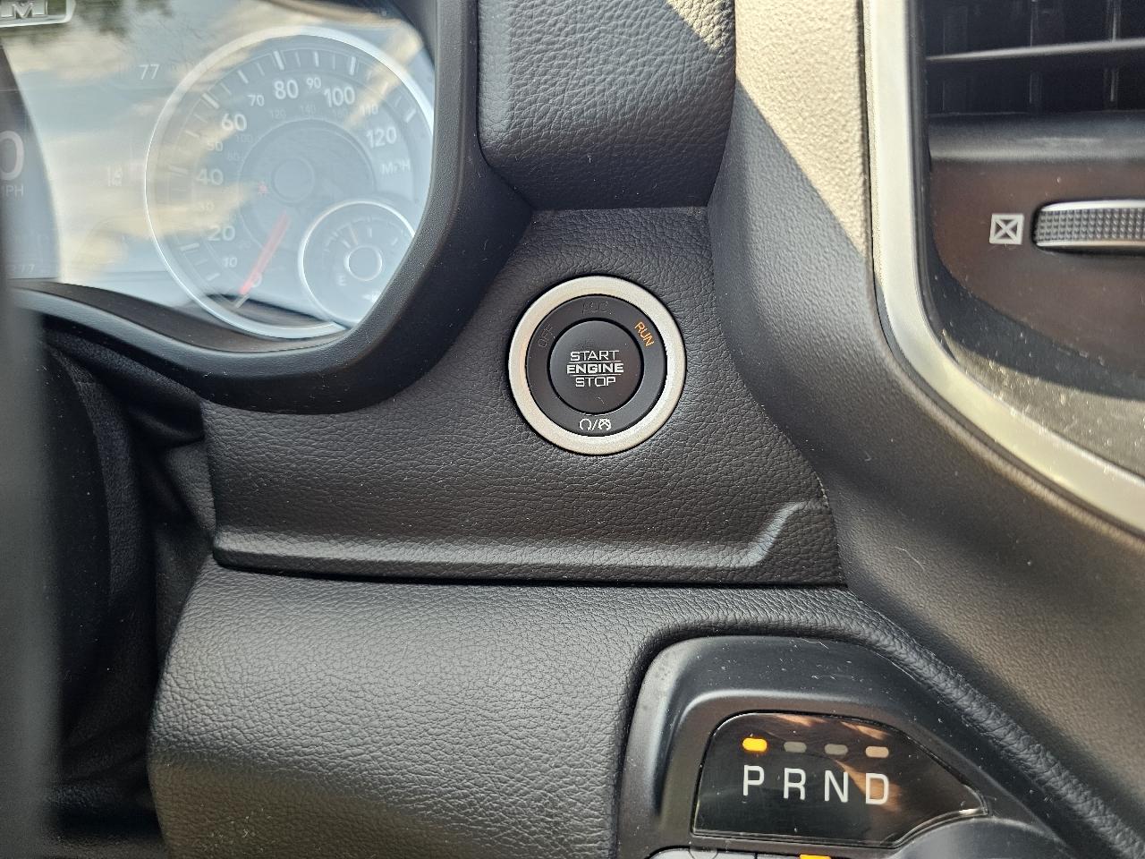 RAM 1500 Big Horn Quad Cab 4WD 2021