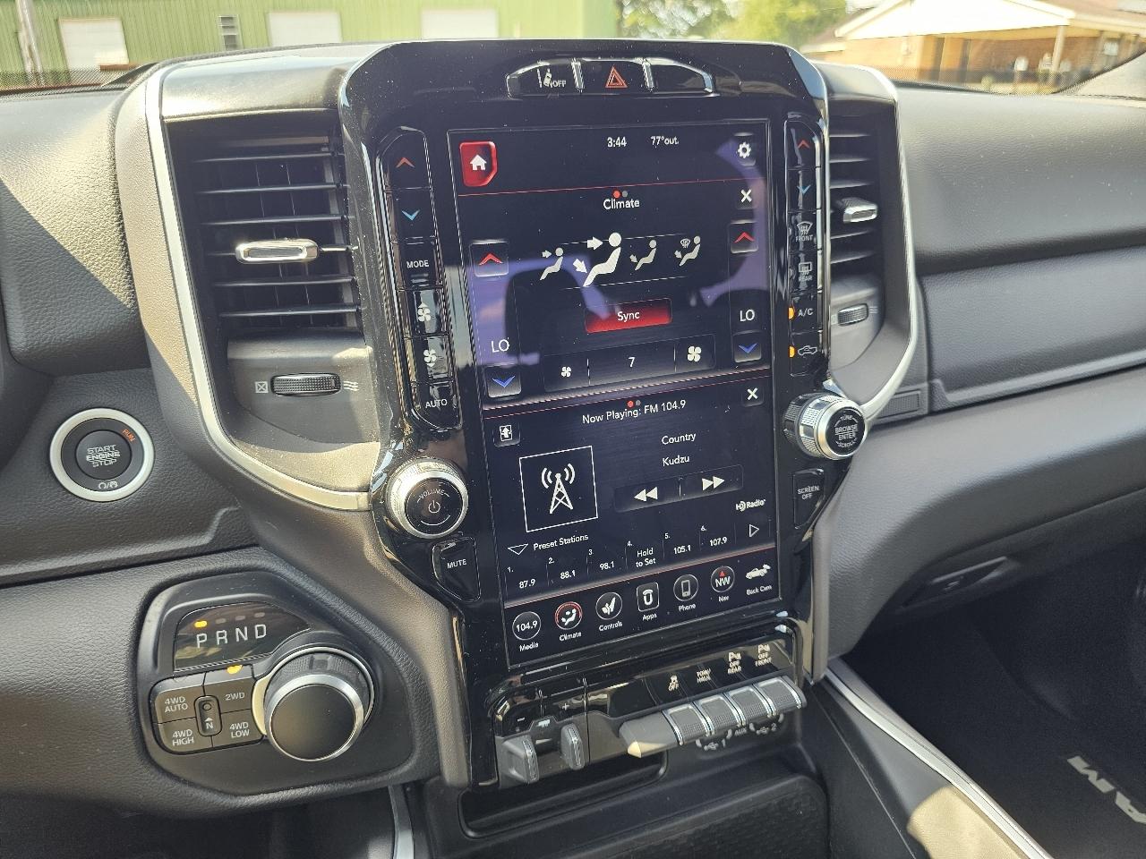 RAM 1500 Big Horn Quad Cab 4WD 2021