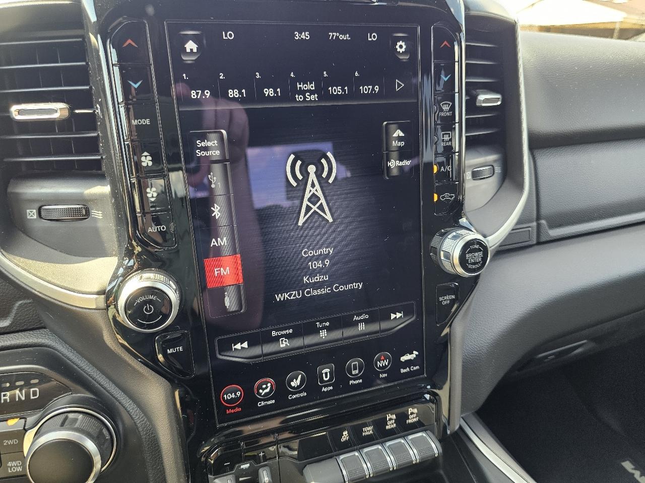 RAM 1500 Big Horn Quad Cab 4WD 2021