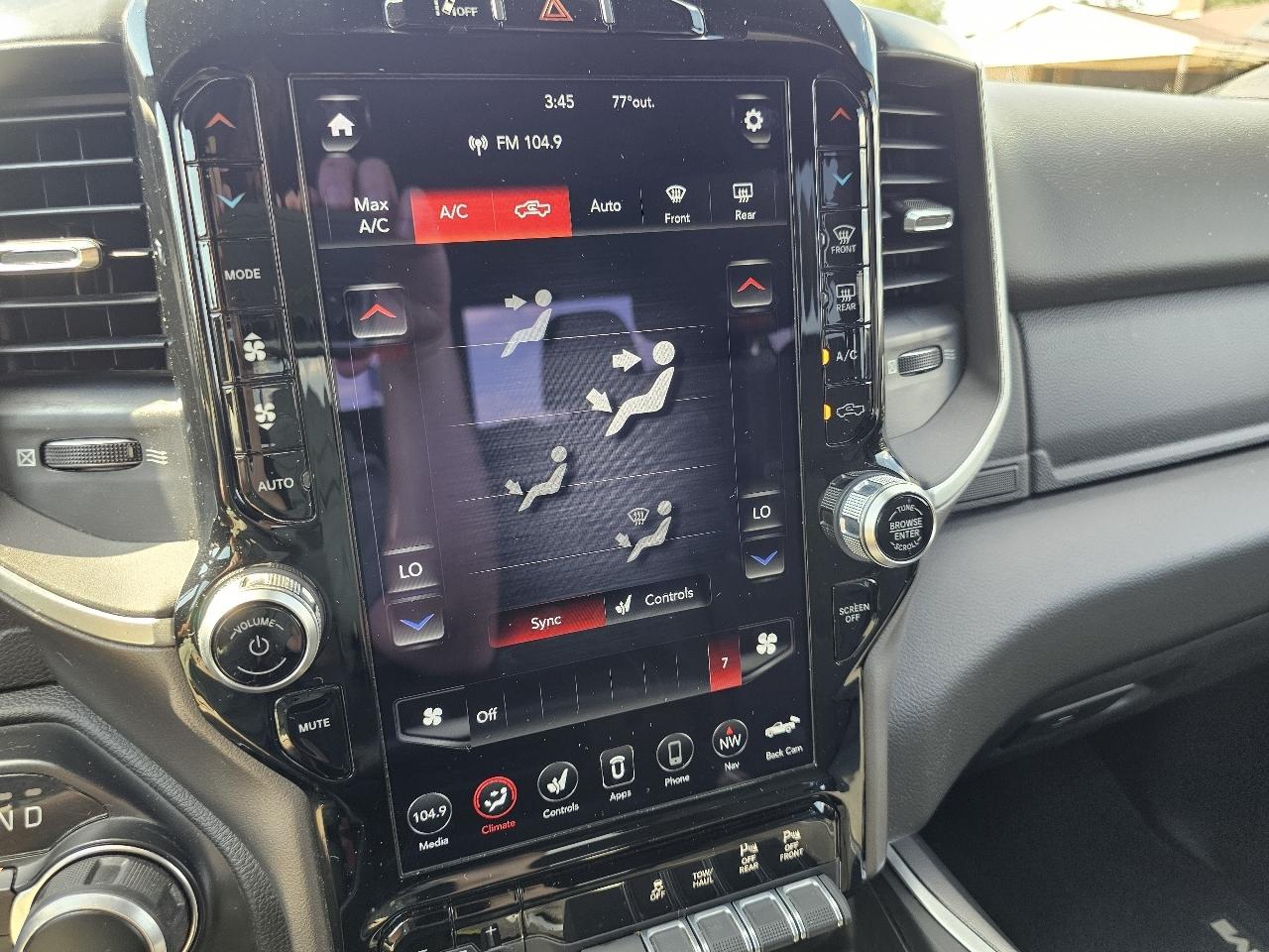 RAM 1500 Big Horn Quad Cab 4WD 2021