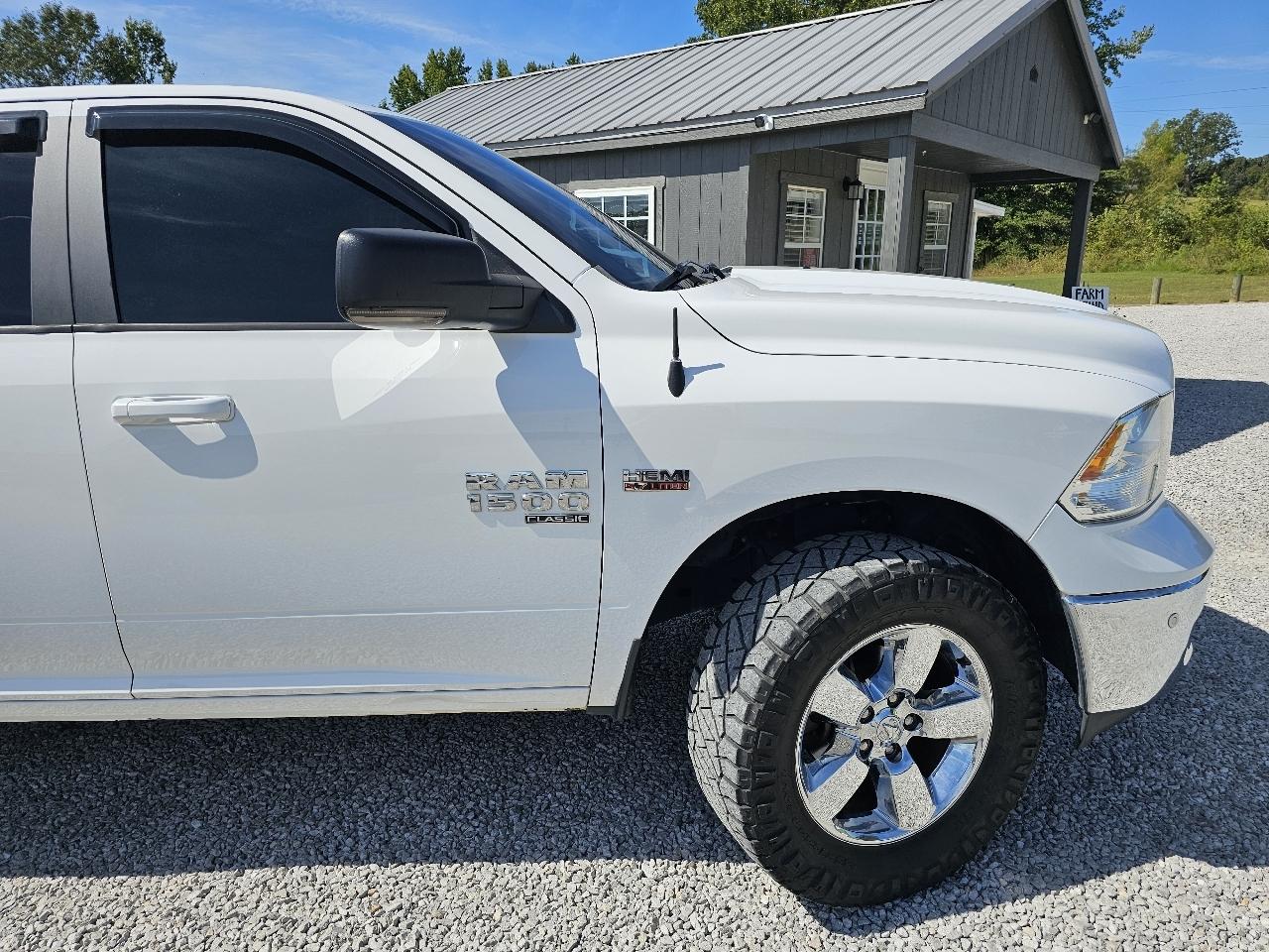 RAM 1500 Classic Big Horn 4x4 Crew Cab 5'7" Box 2019