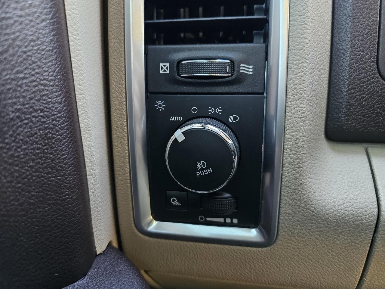 RAM 1500 Classic Big Horn 4x4 Crew Cab 5'7" Box 2019
