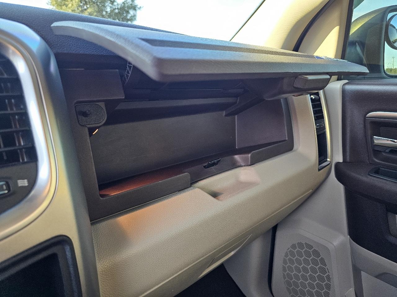 RAM 1500 Classic Big Horn 4x4 Crew Cab 5'7" Box 2019