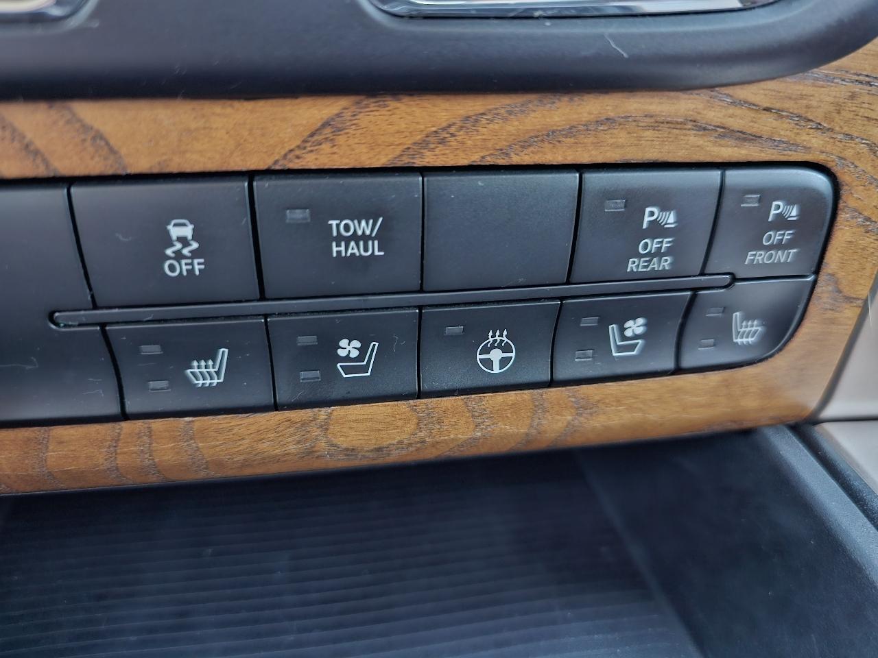 RAM 1500 Laramie Longhorn 4x4 Crew Cab 5'7" Box 2015