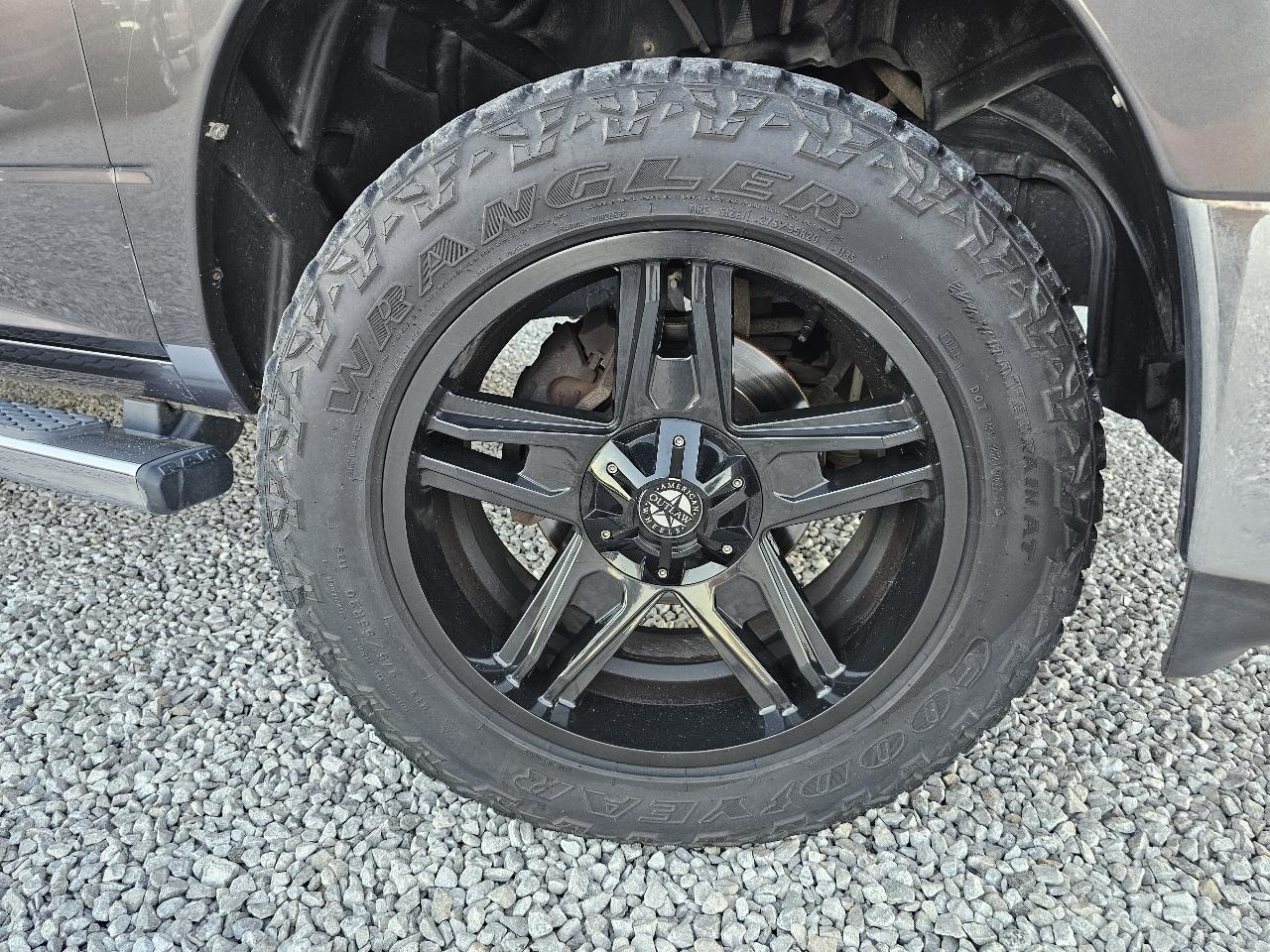 RAM 1500 Laramie Longhorn 4x4 Crew Cab 5'7" Box 2015