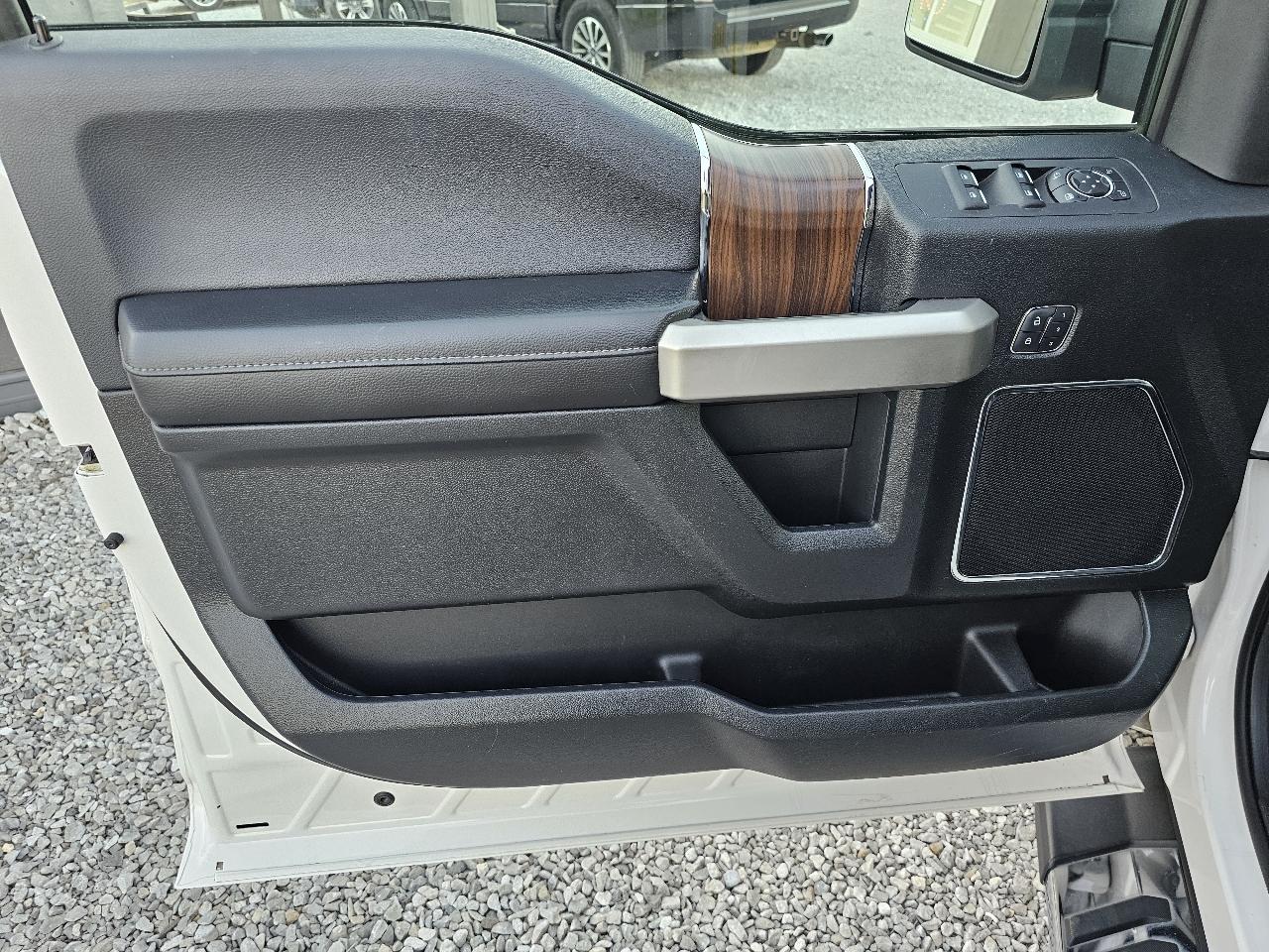 Ford F-150 Lariat SuperCrew 4WD 2015