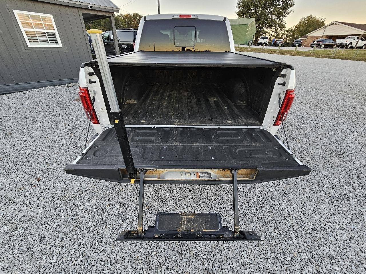 Ford F-150 Lariat SuperCrew 4WD 2015