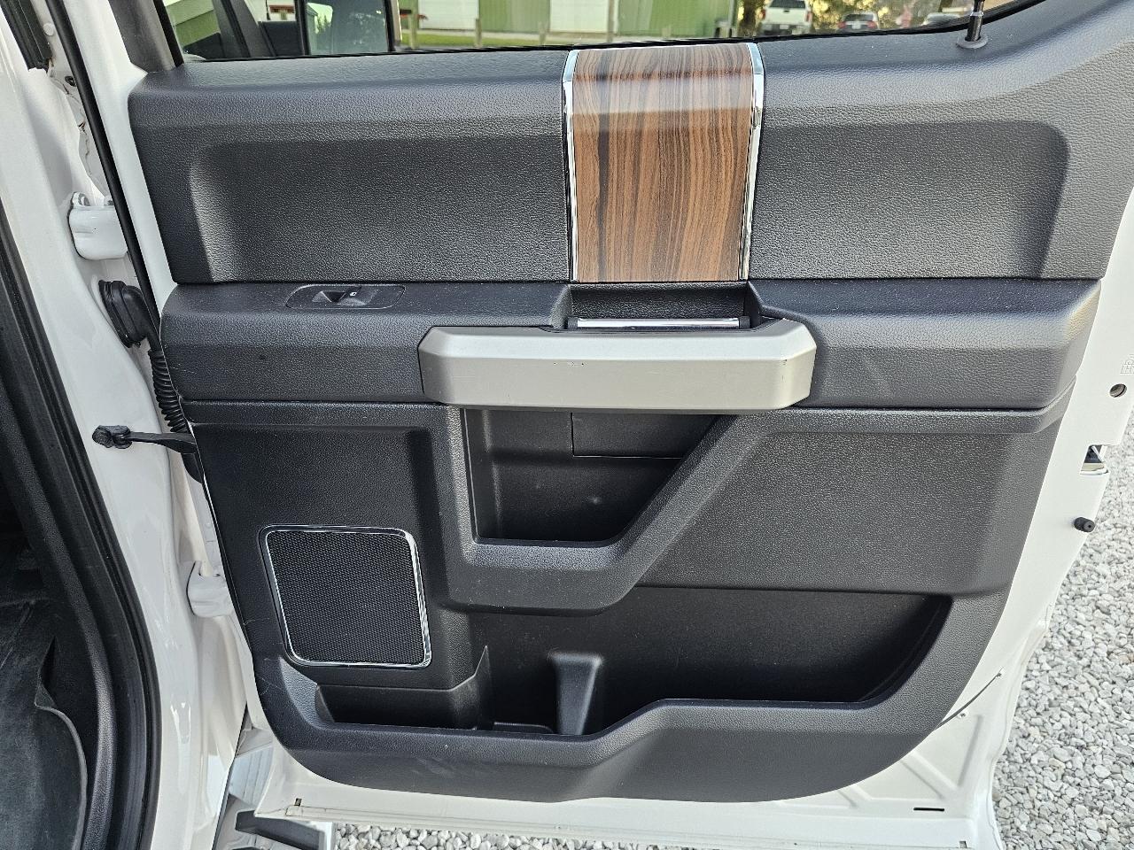 Ford F-150 Lariat SuperCrew 4WD 2015