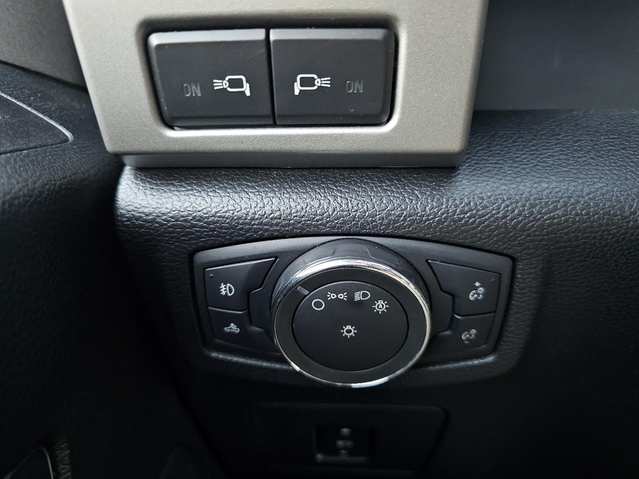 Ford F-150 Lariat SuperCrew 4WD 2015