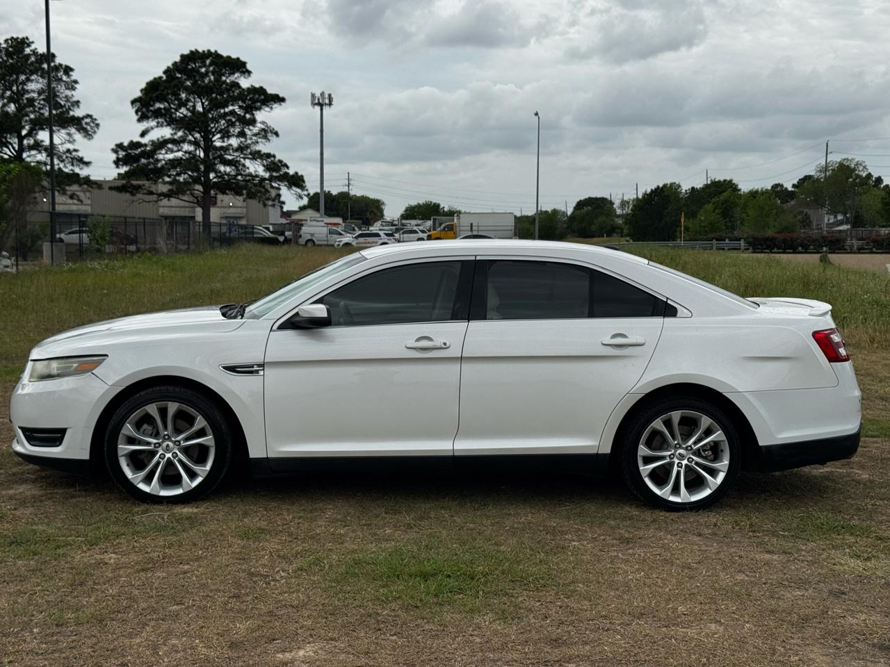 Ford Taurus SEL FWD 2013