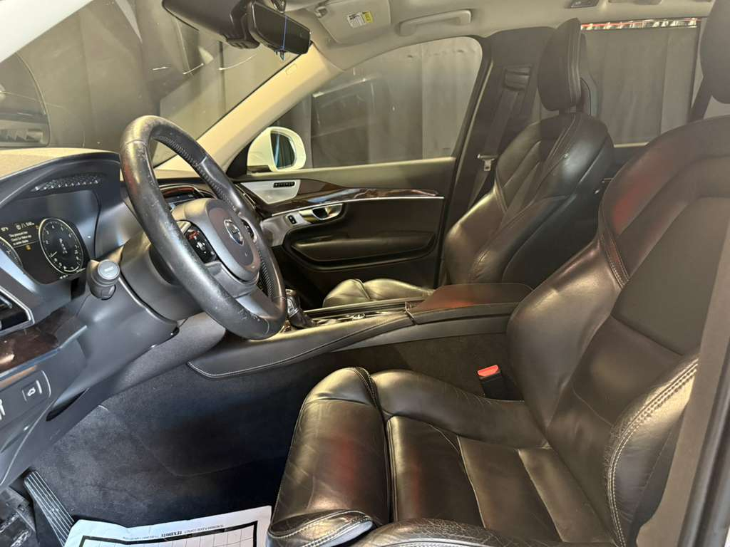 Volvo XC90 T6 Momentum AWD 2017 Volvo XC90 T6 Momentum AWD 2017