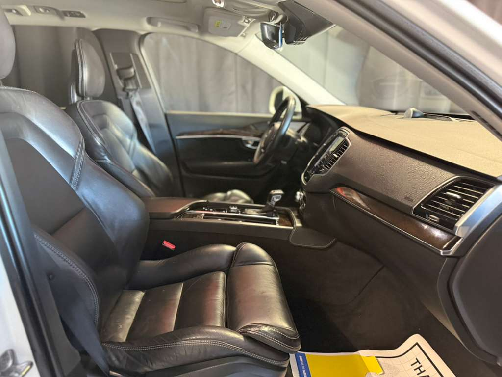 Volvo XC90 T6 Momentum AWD 2017 Volvo XC90 T6 Momentum AWD 2017