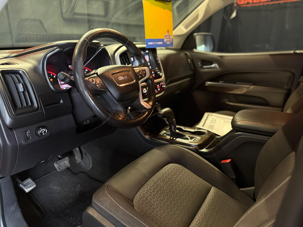 GMC Canyon SLE Crew Cab 2WD Short Box 2015 GMC Canyon SLE Crew Cab 2WD Short Box 2015