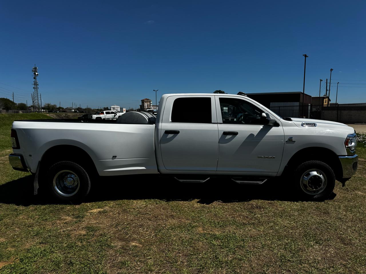 RAM 3500 Tradesman Crew Cab 4WD DRW 2022