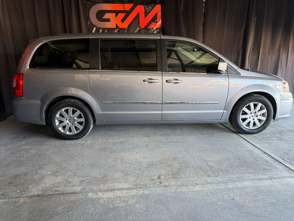 Chrysler Town & Country Touring 2016