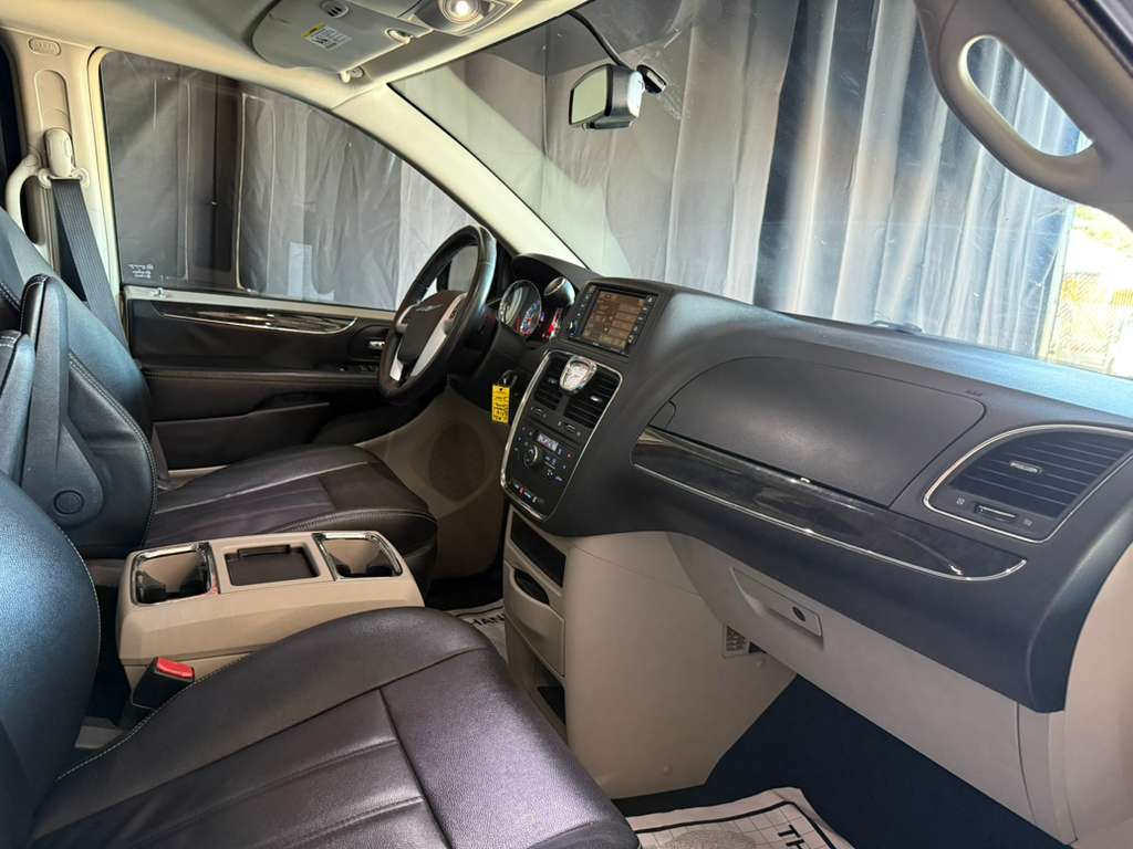 Chrysler Town & Country Touring 2016