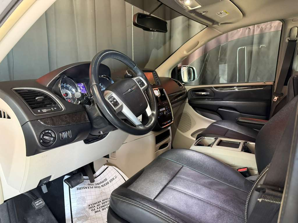 Chrysler Town & Country Touring 2016