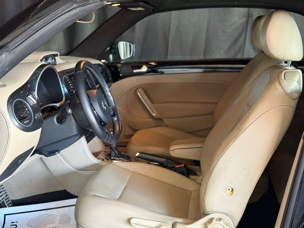 Volkswagen Beetle 2.0T Turbo Convertible 2013