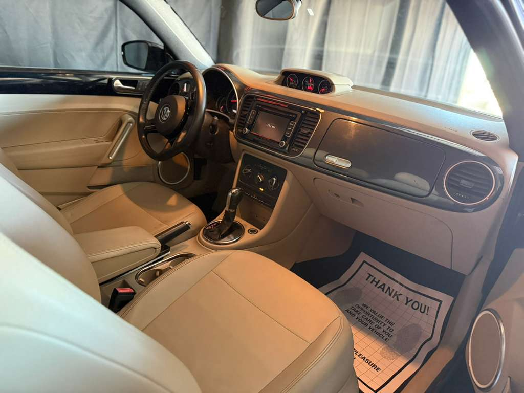 Volkswagen Beetle 2.0T Turbo Convertible 2013