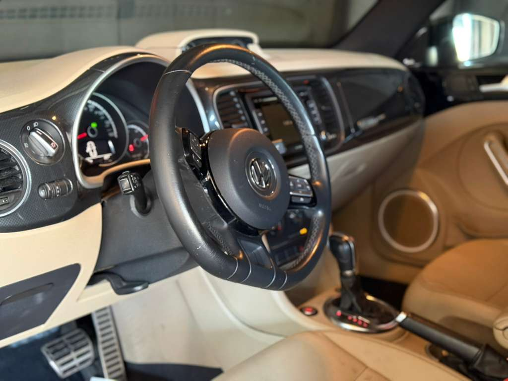 Volkswagen Beetle 2.0T Turbo Convertible 2013