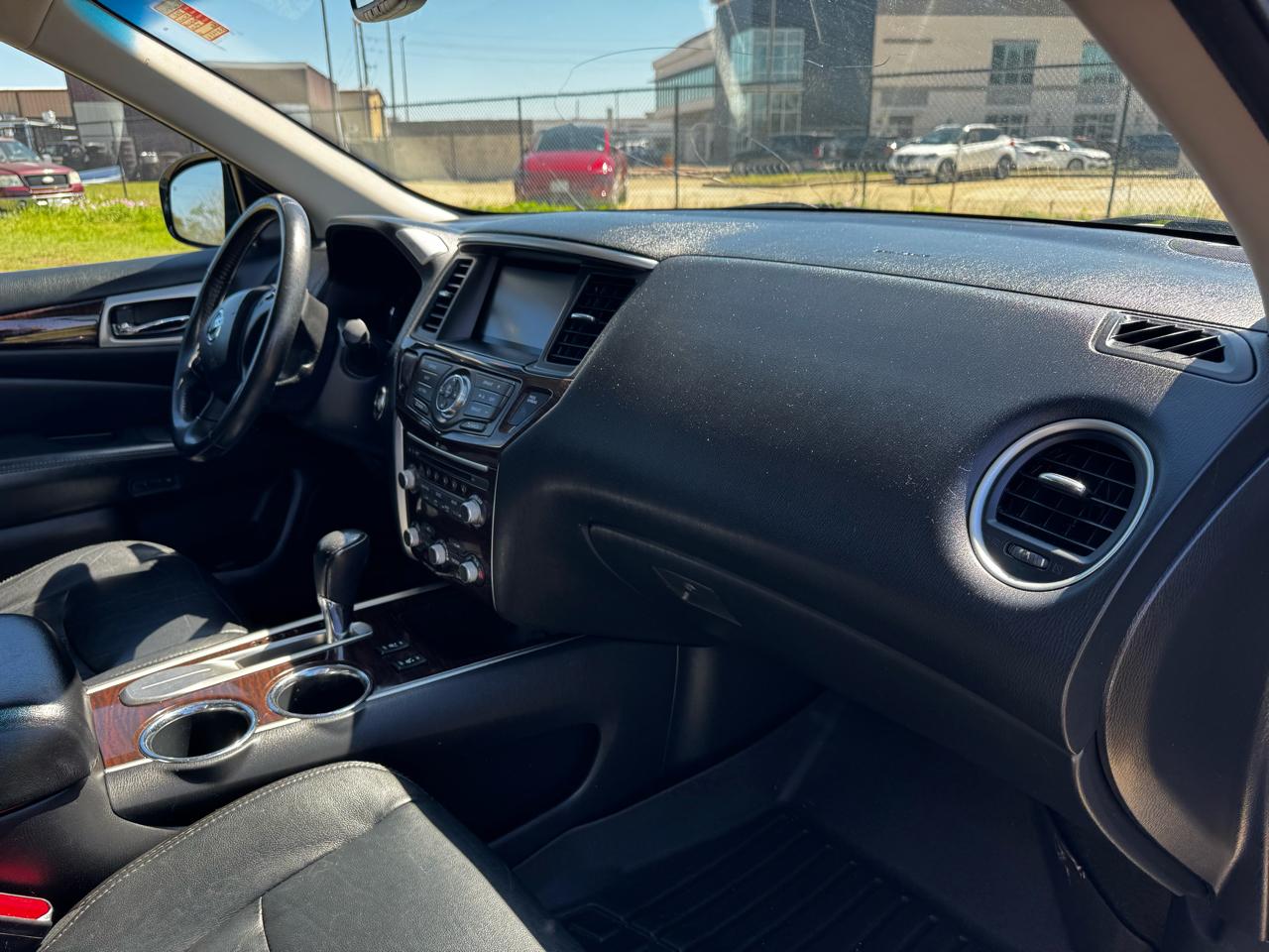 Nissan Pathfinder LE 2WD 2013