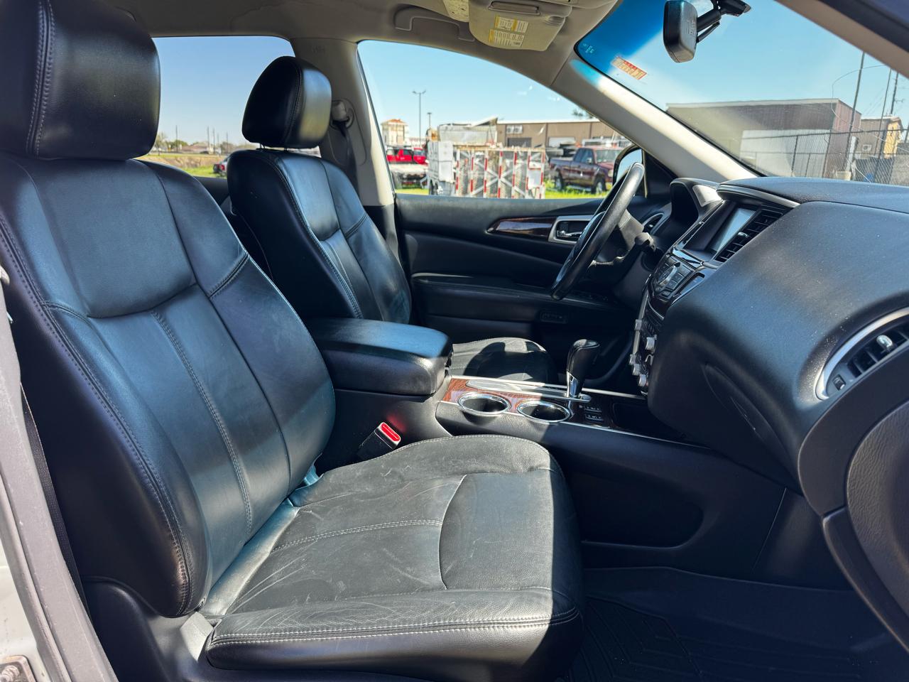 Nissan Pathfinder LE 2WD 2013