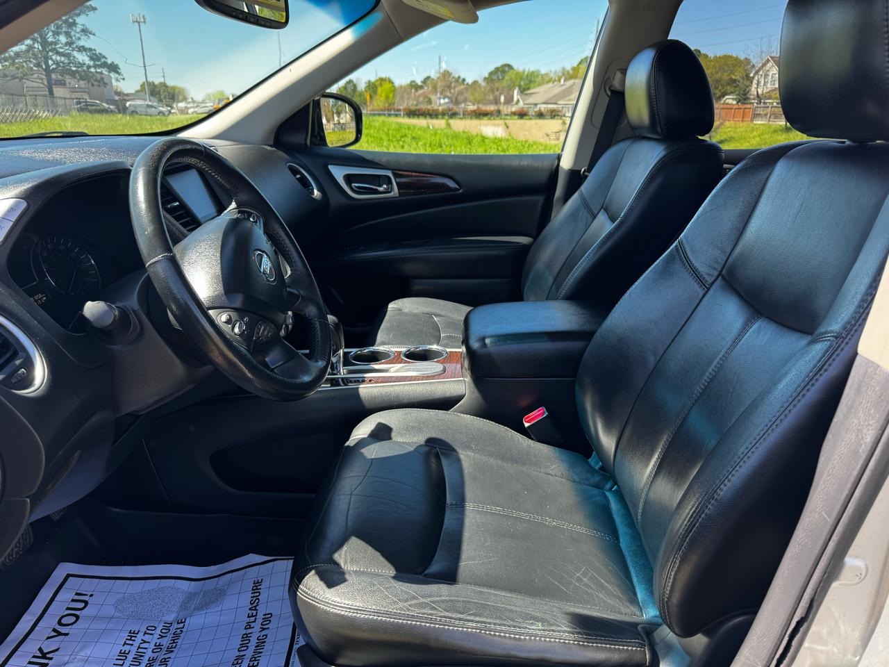 Nissan Pathfinder LE 2WD 2013