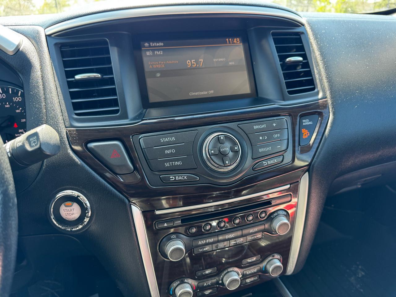 Nissan Pathfinder LE 2WD 2013