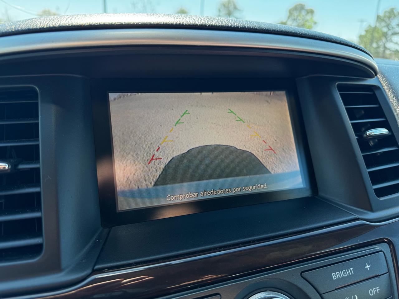 Nissan Pathfinder LE 2WD 2013