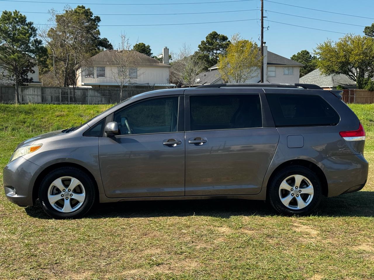 Toyota Sienna LE FWD 8-Passenger V6 2013