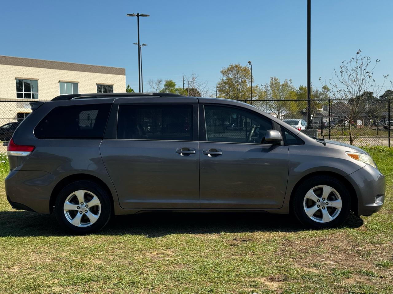 Toyota Sienna LE FWD 8-Passenger V6 2013