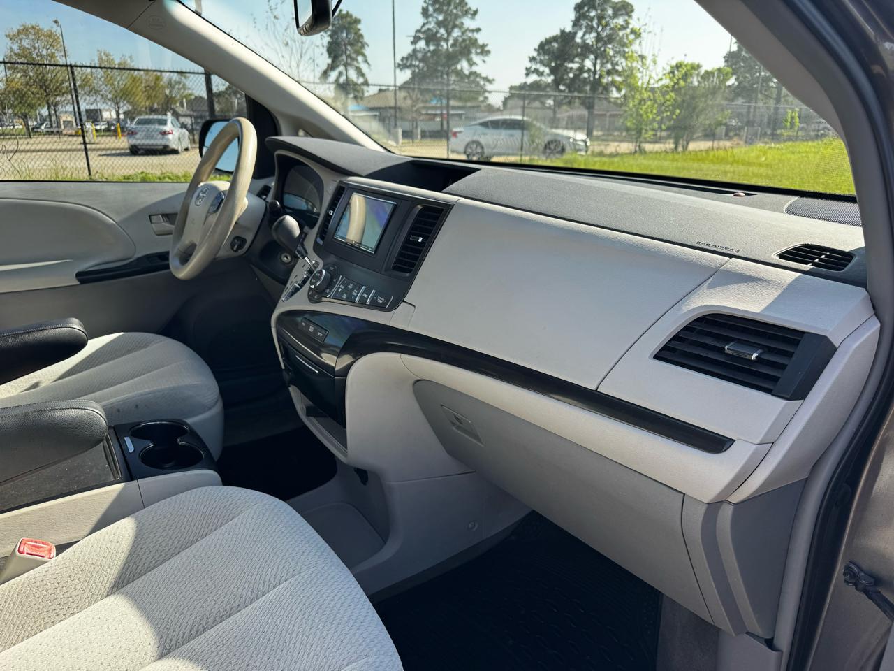 Toyota Sienna LE FWD 8-Passenger V6 2013