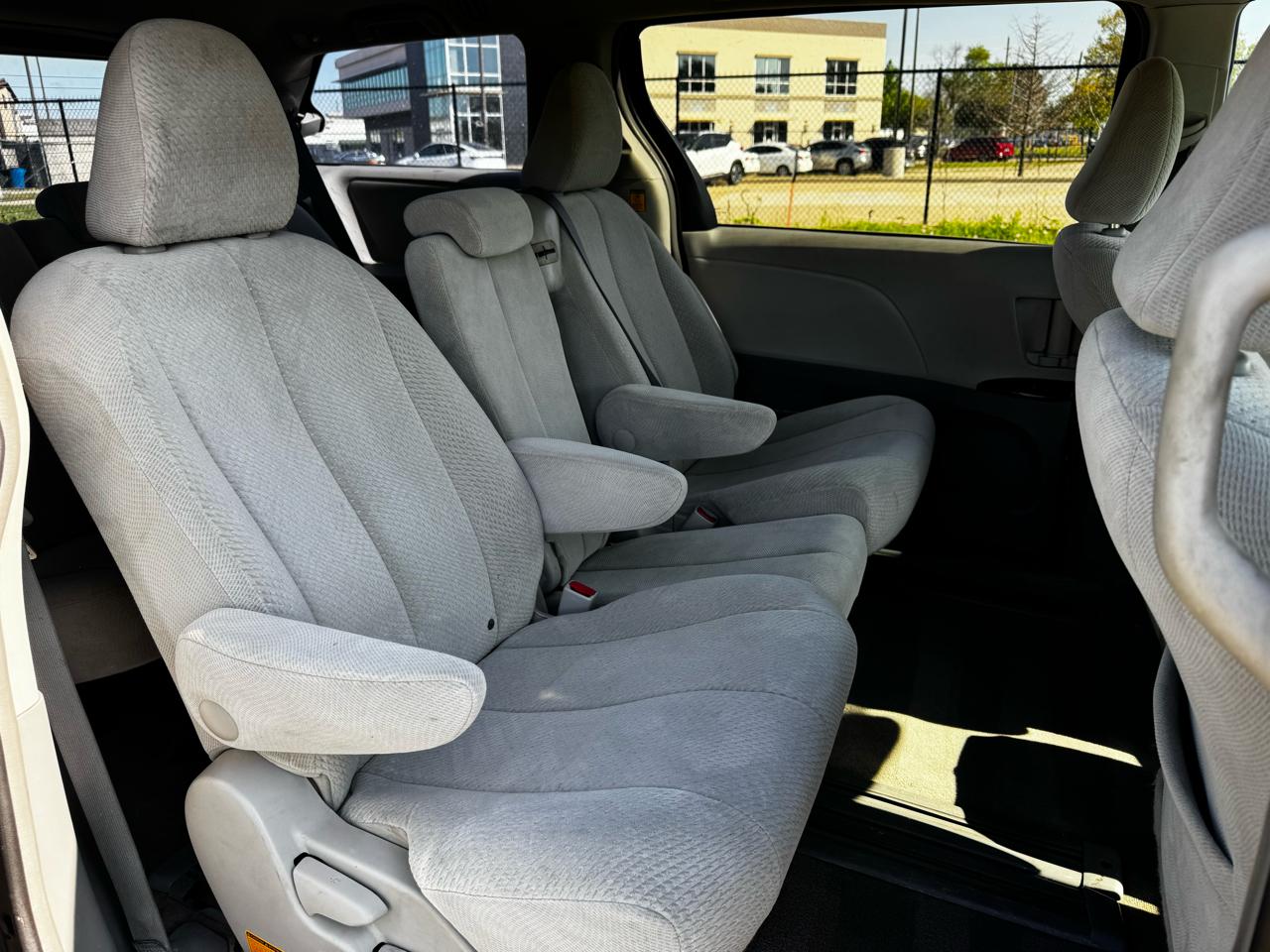 Toyota Sienna LE FWD 8-Passenger V6 2013