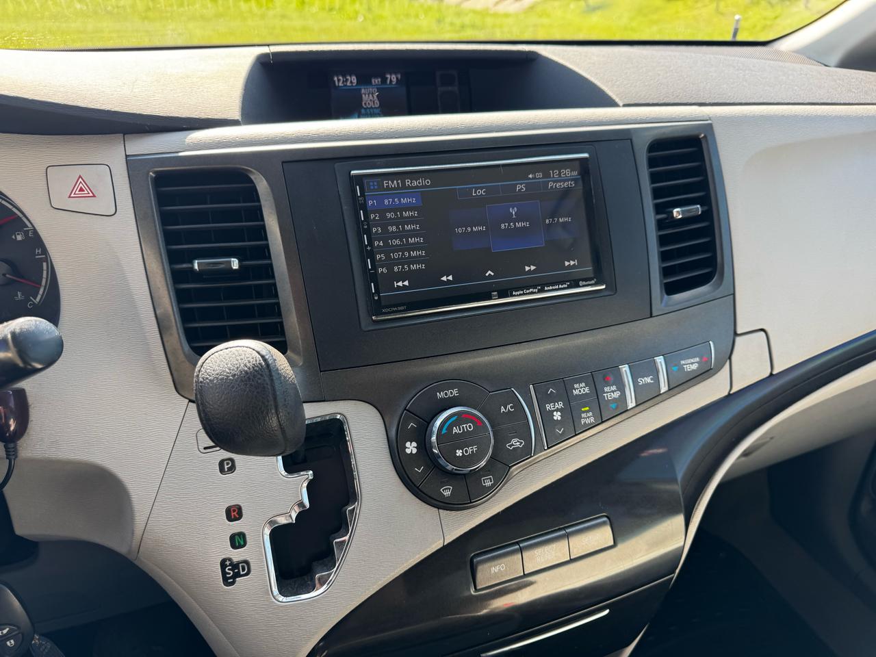 Toyota Sienna LE FWD 8-Passenger V6 2013